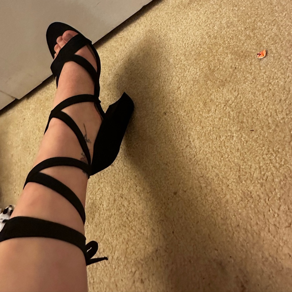Black Lace Up Heels♣️